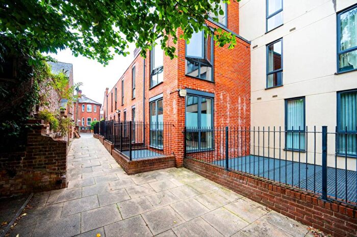 1 Bedroom Flat For Sale In Martyr Road, Guildford, GU1