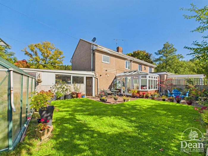 3 Bedroom Semi-Detached House For Sale In Steam Mills Road, Cinderford, GL14