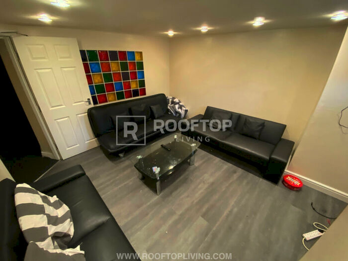 8 Bedroom House To Rent In Mayville Avenue, Leeds, LS6