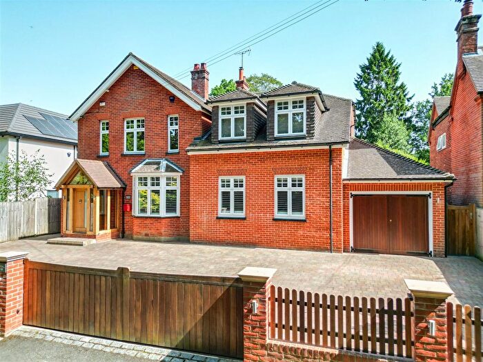 5 Bedroom Detached House For Sale In Oaklands Lane Crowthorne, Berkshire, RG45