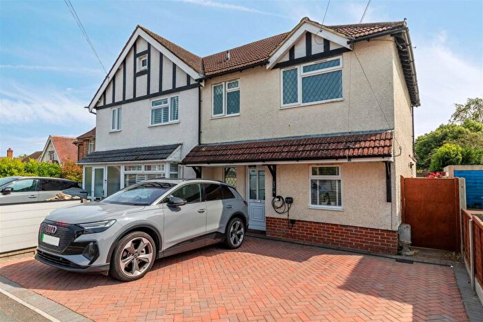3 Bedroom Semi-Detached House For Sale In Salvington Road, Worthing, BN13