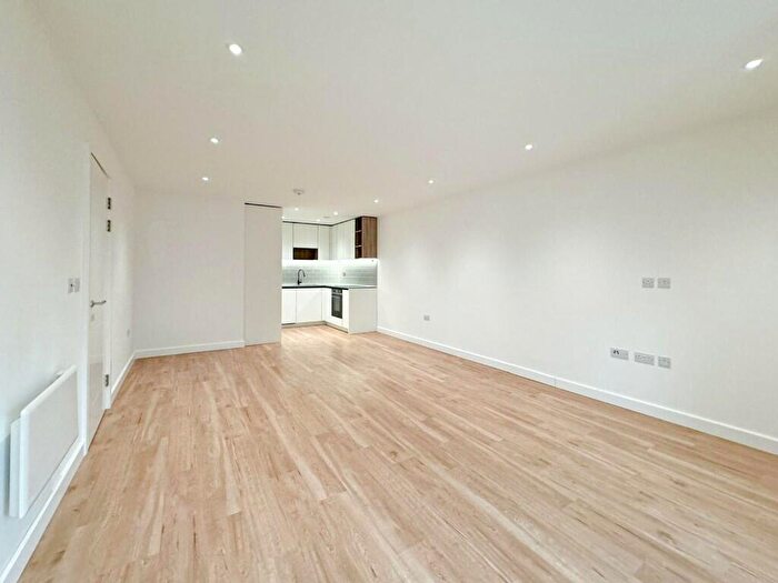 2 Bedroom Apartment For Sale In East Drive, London, NW9