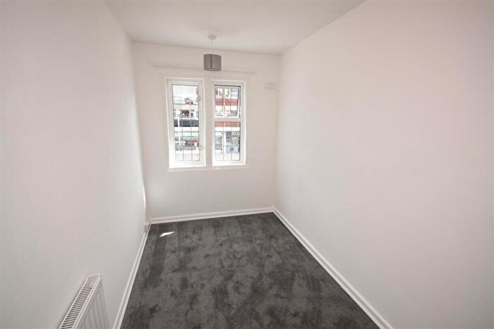 2 Bedroom Flat To Rent In Queensway, Petts Wood, BR5