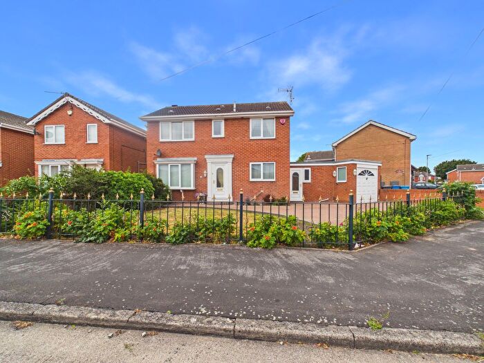 3 Bedroom Detached House For Sale In Charnock Avenue, Hull, HU9