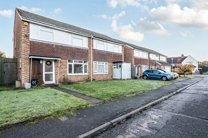 3 Bedroom Semi Detached House For Sale In Grafton Close, George Green, Slough, SL3