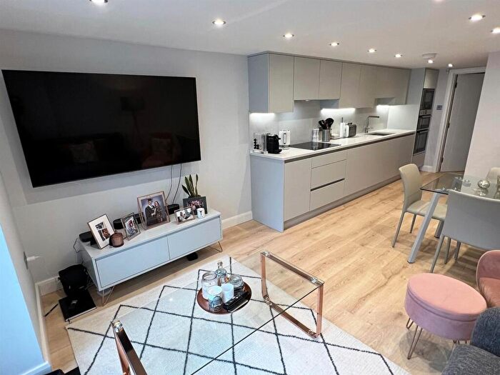 2 Bedroom Apartment To Rent In Clyde Road, West Didsbury, Manchester., M20