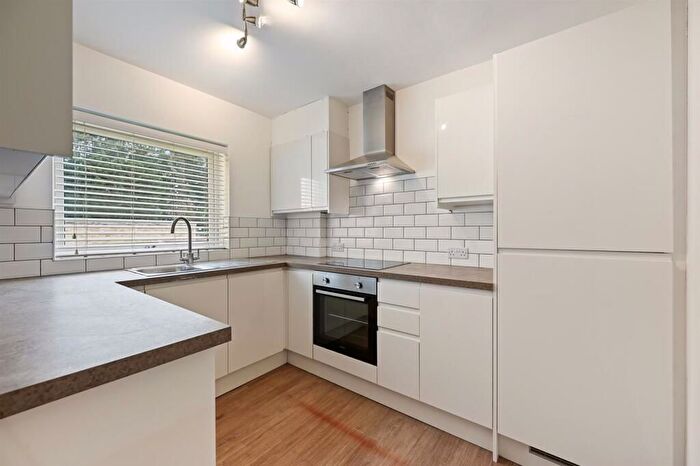 4 Bedroom Detached House To Rent In Edward Close, London, N9