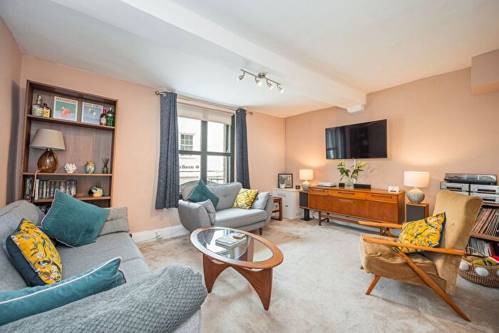 2 Bedroom Maisonette For Sale In Monnow Street, Monmouth, NP25