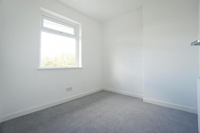 3 Bedroom End Of Terrace House For Sale In Oak Street, Hollingwood, Chesterfield, S43