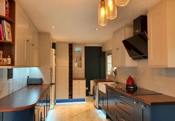 3 Bedroom Link Detached House To Rent In State Farm Avenue, Orpington, Kent, BR6