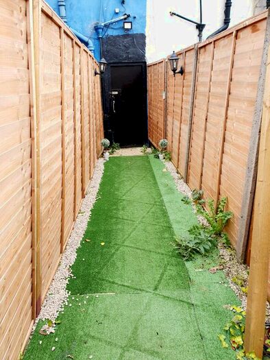 3 Bedroom Flat To Rent In Holly Parade, Feltham, TW13