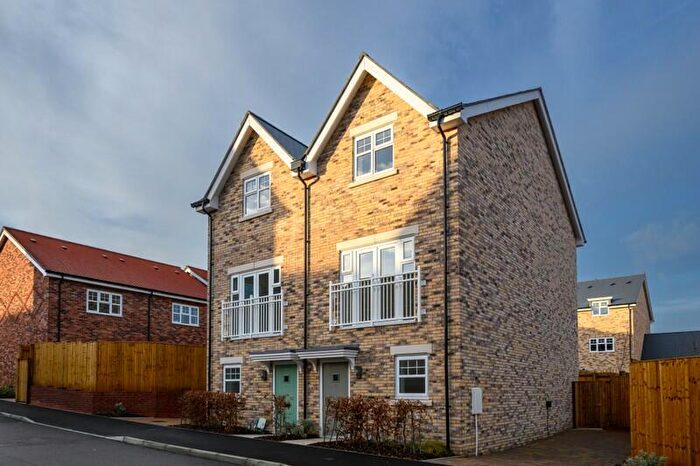 3 Bedroom Semi Detached House For Sale In Ively Road, Fleet, GU51