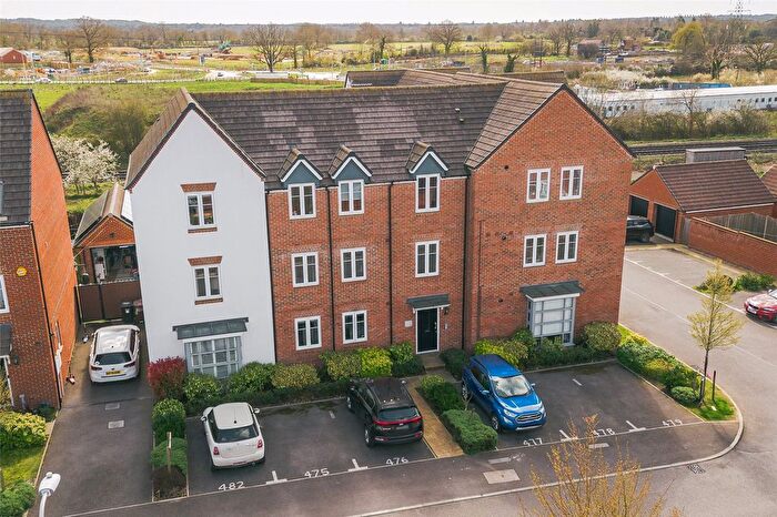 2 Bedroom Flat For Sale In Ifould Crescent, Wokingham, Berkshire, RG40
