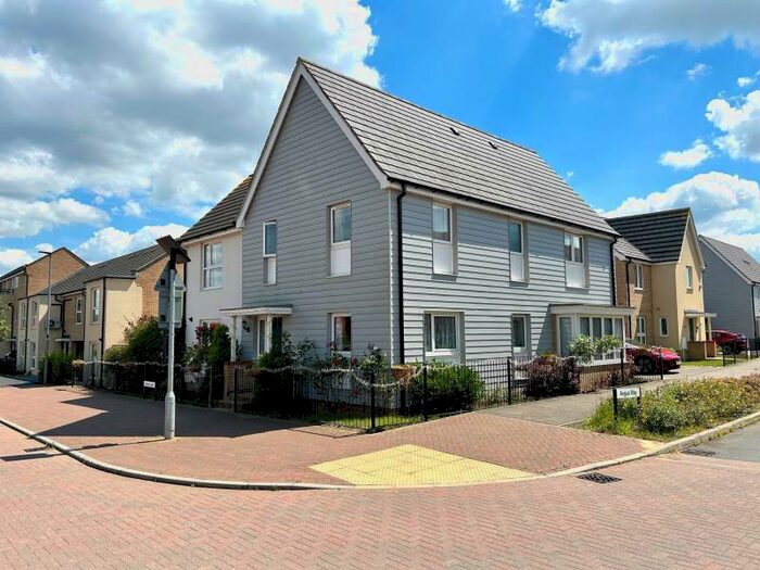 4 Bedroom Detached House To Rent In Heren Lane, Whitehouse Park, MK8