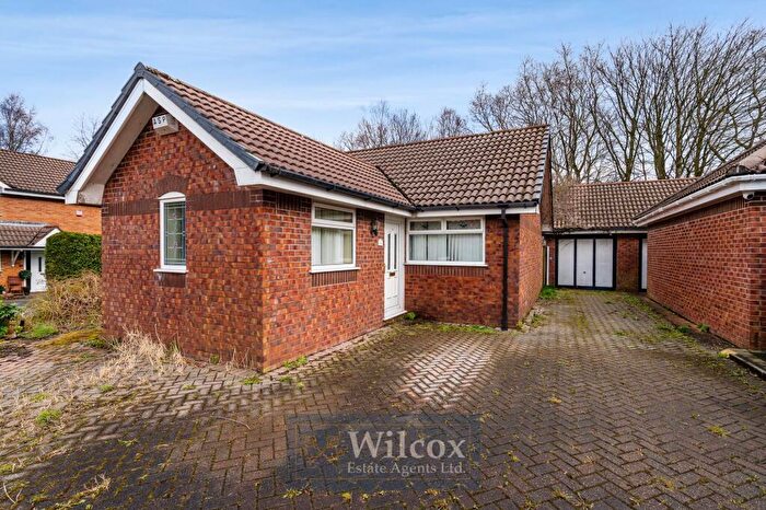 3 Bedroom Bungalow For Sale In Radstock Close, Bolton, BL1