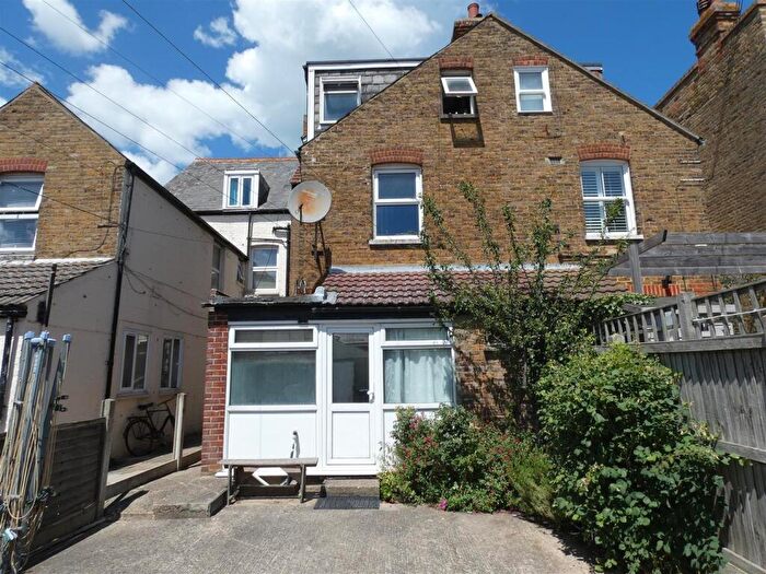 1 Bedroom Flat To Rent In Tower Parade, Whitstable, Kent, CT5