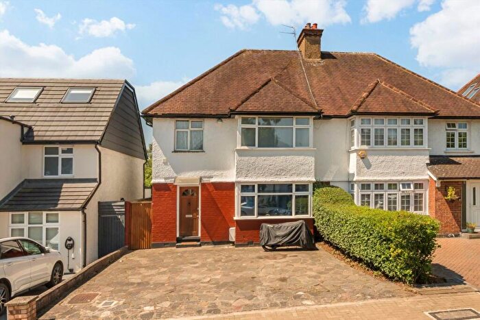 4 Bedroom Semi Detached House To Rent In Edgwarebury Gardens, Edgware, HA8