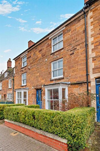 6 Bedroom Town House For Sale In High Street West, Uppingham, Rutland, LE15