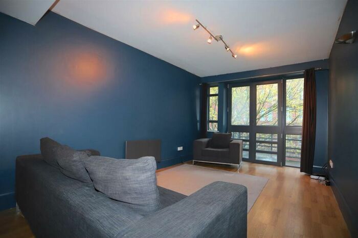 2 Bedroom Apartment To Rent In Cobourg Street, M1