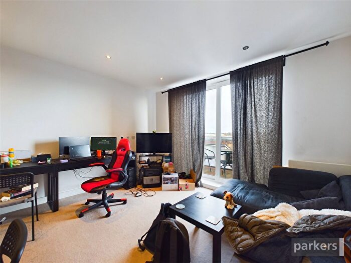 1 Bedroom Flat For Sale In Drake Way, Reading, Berkshire, RG2