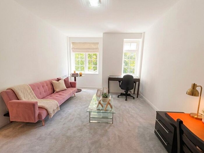1 Bedroom Apartment To Rent In Abbey Road, Langford Court, NW8