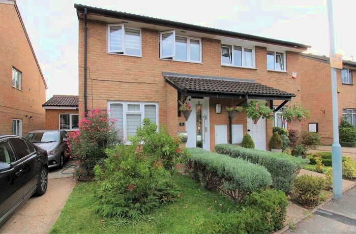 5 Bedroom Semi-Detached House To Rent In Pendula Drive, Hayes, UB4