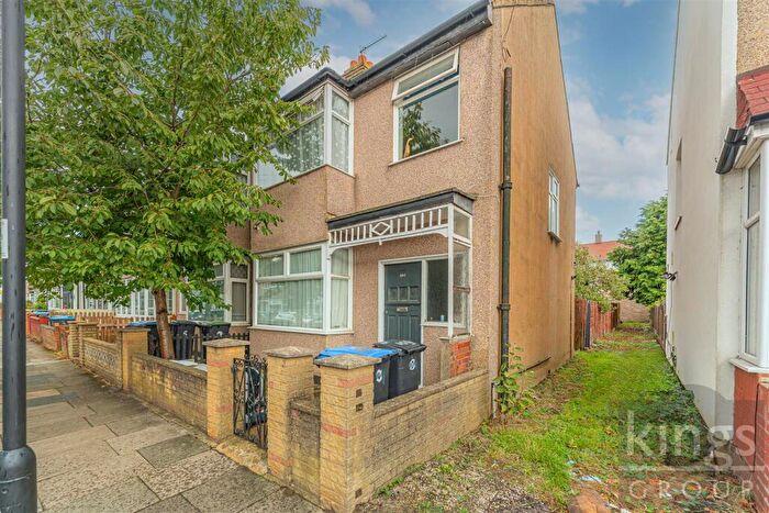 3 Bedroom End Of Terrace House For Sale In Clive Road, Enfield, EN1