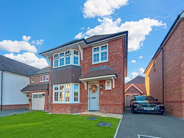 4 Bedroom Detached House For Sale In Kestrel Close, Kingsteignton, TQ12