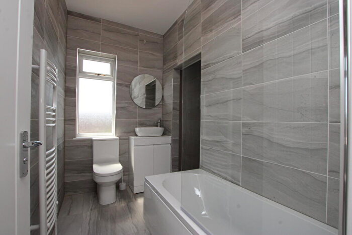 2 Bedroom Terraced House To Rent In Field Street, Kettering, North Northamptonshire, NN16