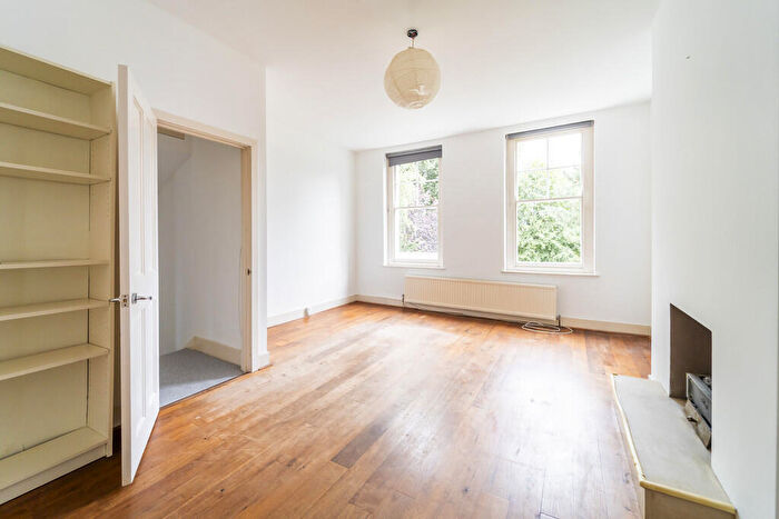 2 Bedroom Apartment For Sale In Clifton Road, Crouch End, N8