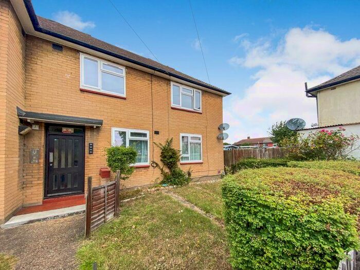 1 Bedroom Flat To Rent In One Bedroom Ground Floor Flat In Daiglen Drive, South Ockendon, Essex, RM15