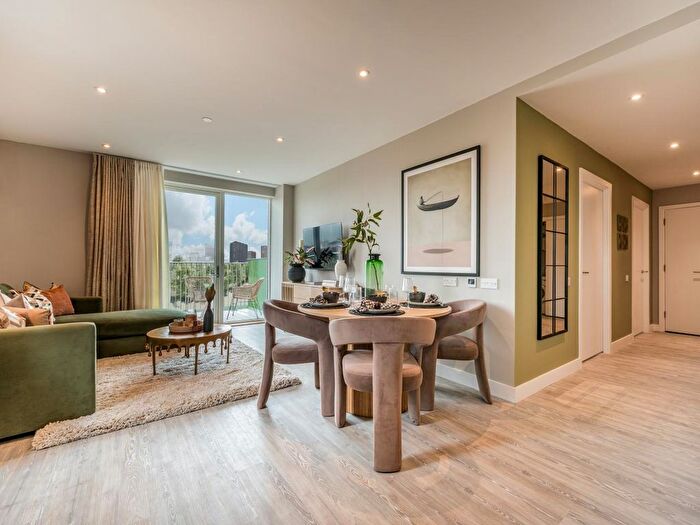 2 Bedroom Flat For Sale In Kent Avenue, Dagenham, RM9