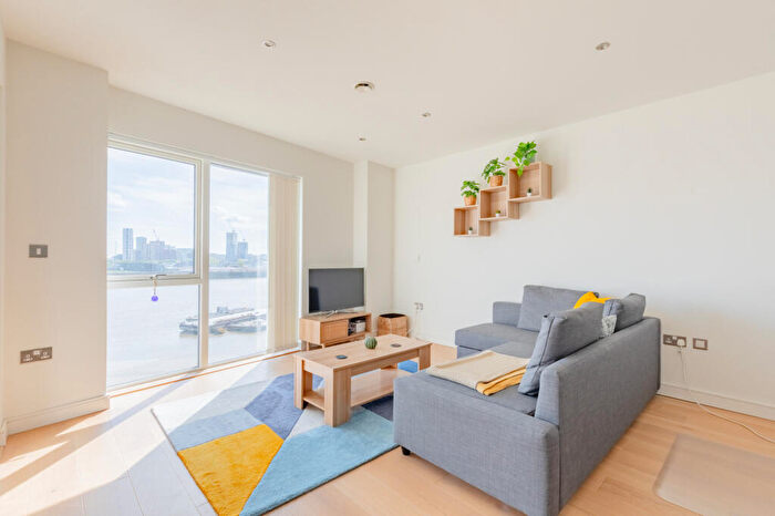 1 Bedroom Apartment To Rent In Ovex Close, London, E14