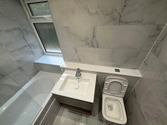 3 Bedroom Flat To Rent In Midcroft Avenue, Castlemilk, Glasgow, G44