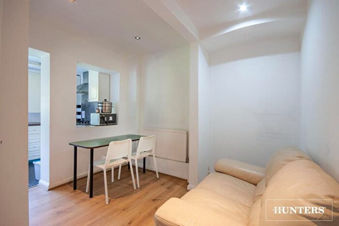 4 Bedroom Semi-Detached House To Rent In Lichfield Road, Cricklewood, London, NW2