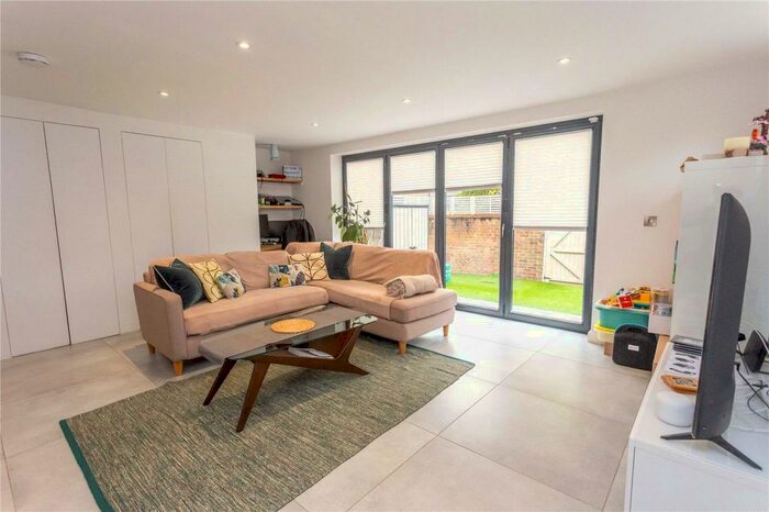 3 Bedroom End Of Terrace House To Rent In Fishermans Drive, Canada Water, SE16