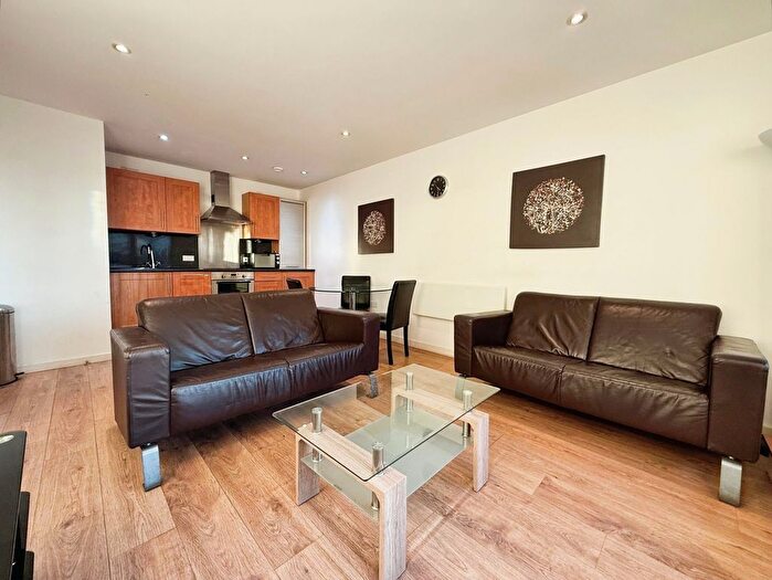 2 Bedroom Flat To Rent In Gateway North, Crown Point Road, Leeds, LS9