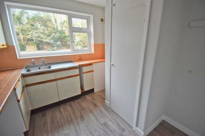 2 Bedroom Apartment To Rent In Court Drive, Cromer, NR27