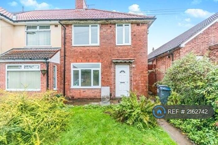 3 Bedroom Semi-Detached House To Rent In Yardley Wood Road, Birmingham, B14