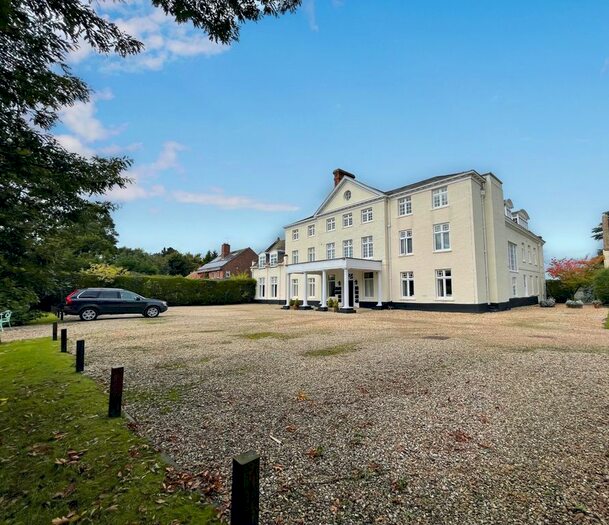 2 Bedroom Flat To Rent In Farringdon, Exeter, EX5