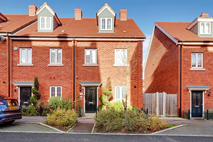 3 Bedroom End Of Terrace House For Sale In Archer Way, Enfield, EN2