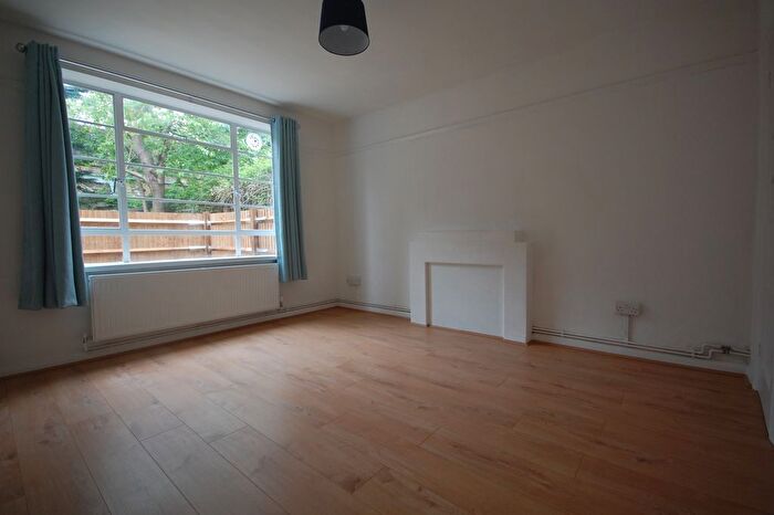 2 Bedroom Flat To Rent In Thornton Avenue, London, W4