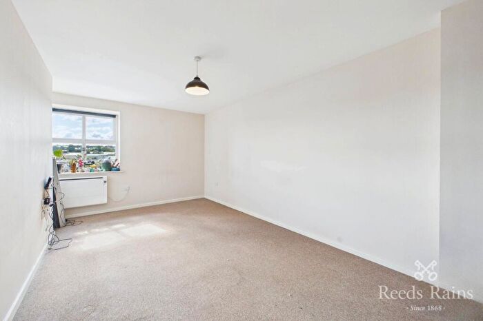 1 Bedroom Apartment To Rent In Pellon Lane, Halifax, West Yorkshire, HX1