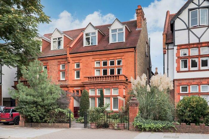 2 Bedroom Flat To Rent In Sutton Court Road, London, W4