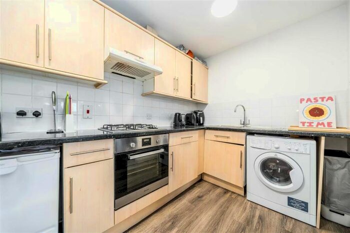 1 Bedroom Flat To Rent In Bethnal Green Road, Bethnal Green, E2