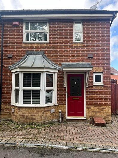 2 Bedroom End Of Terrace House To Rent In Hunters Way, Slough, SL1