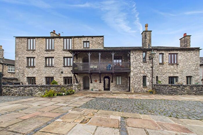 2 Bedroom Flat For Sale In Flat, The Court Yard, Castle Street Kendal, LA9