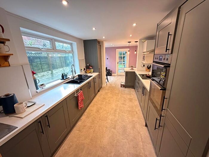 4 Bedroom Terraced House For Sale In Victoria Avenue, Hull, HU5