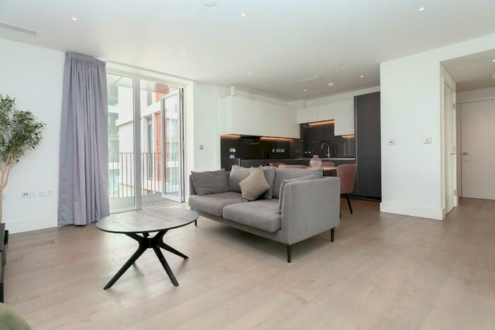 2 Bedroom Apartment To Rent In Gartons Way, London, SW11