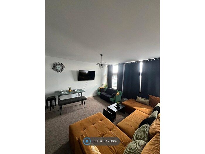 2 Bedroom Flat To Rent In City Heights, Salford, M3